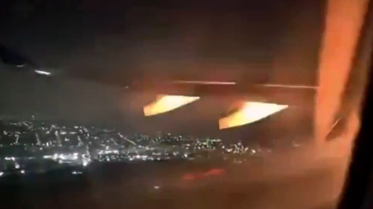 В Бразилии пассажирский Airbus загорелся во время взлёта &mdash; жуткое видео из салона