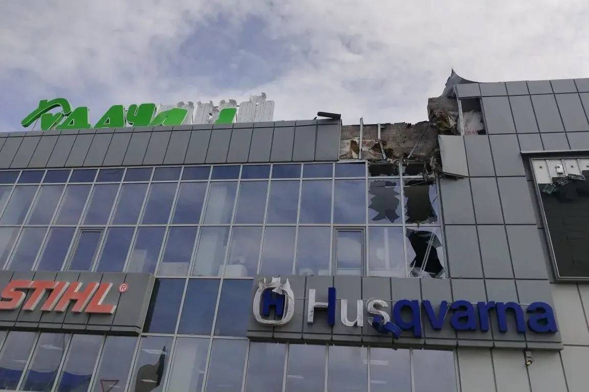 При атаках БПЛА в Белгородской области ранены двое взрослых и подросток