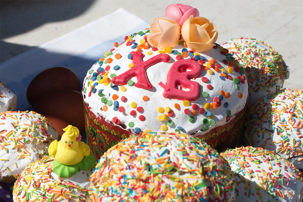 &laquo;Это не кулич, а хлеб с мясом&raquo;: Иерей ответил на споры о пасхальной выпечке с беконом