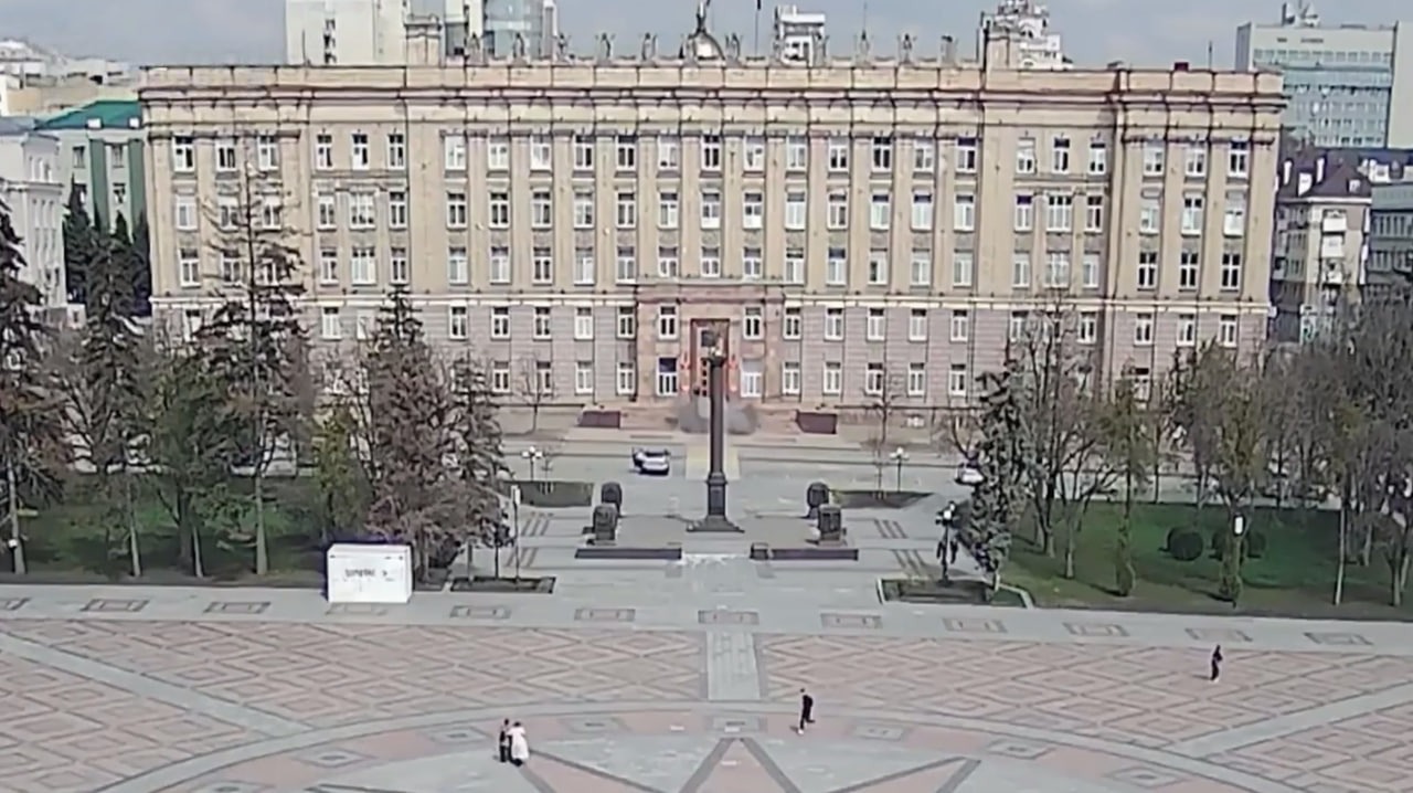 Появилось видео удара дрона ВСУ по зданию Правительства Белгородской области