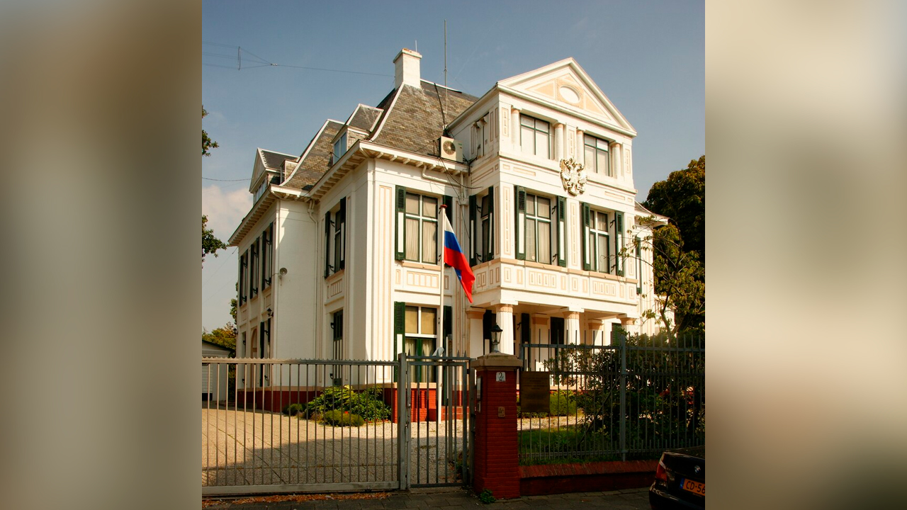 Решением суда Амстердама сквоттеры обязаны освободить здание торгпредства России