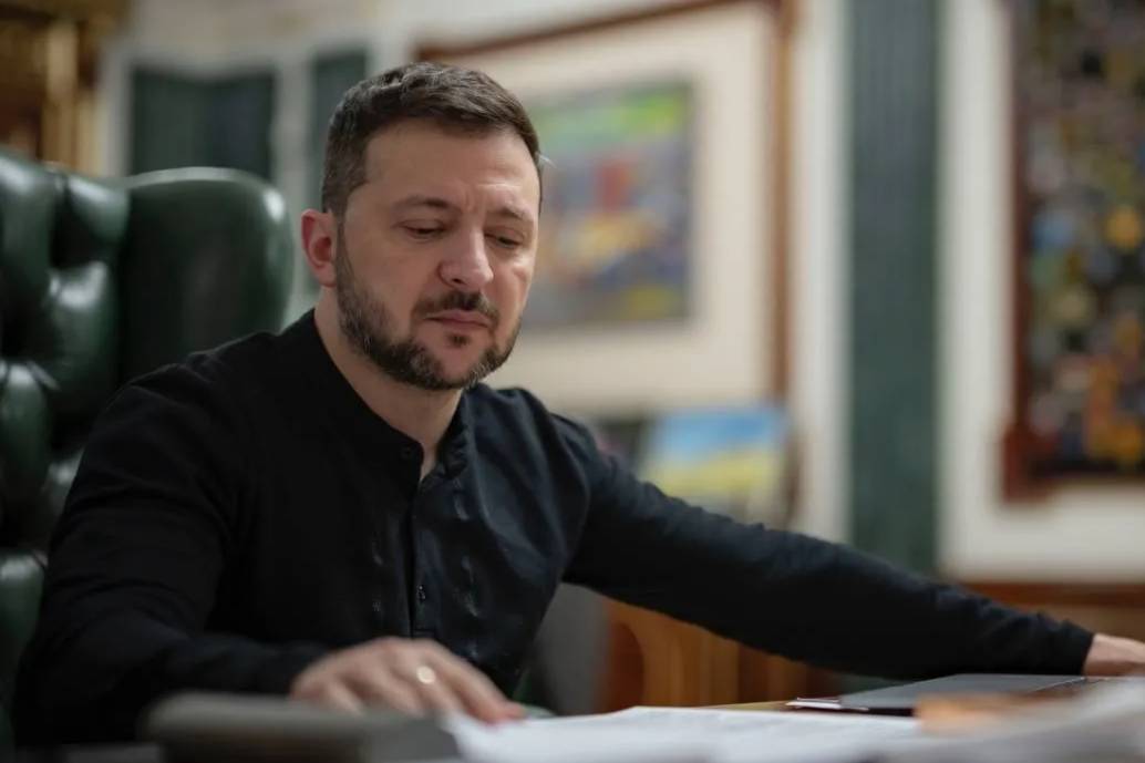 Зеленский отменил выборы на Украине из-за страха &laquo;политического суицида&raquo;, уверен политолог