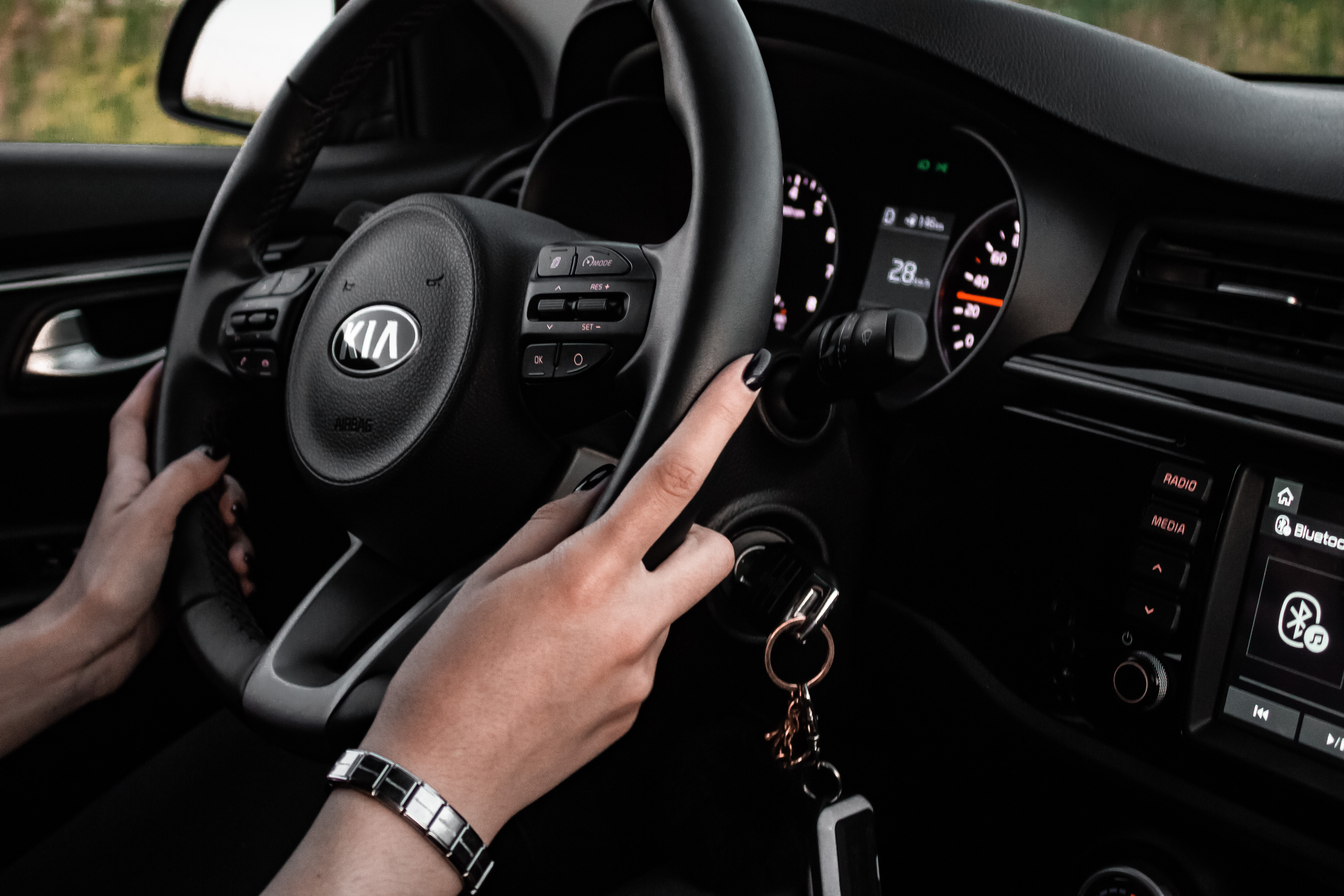 Более 33 тысяч Kia Rio отзывают в России из-за риска короткого замыкания