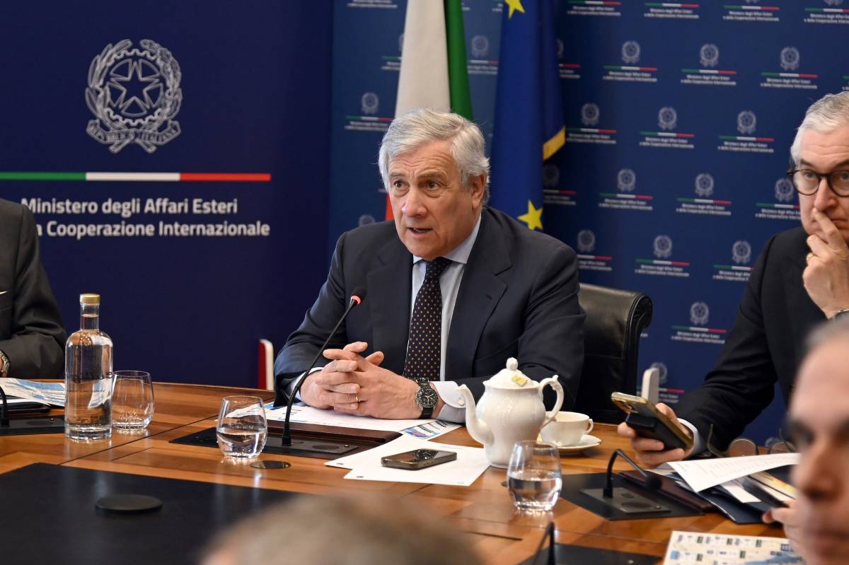 Таяни сообщил, что Италия на время закрыла посольство в Тегеране