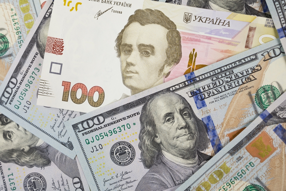 Нацбанк Украины опустил гривну на исторический минимум