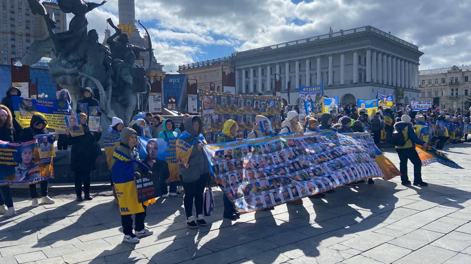 Семьи без вести пропавших ВСУшников вышли на майдан с акцией протеста