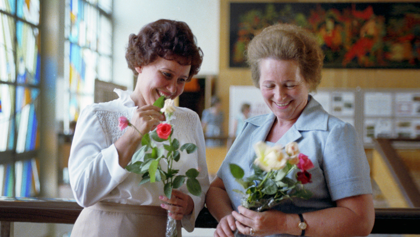 От заводских утренников до букетов в операционной: 10 архивных фото празднования 8 Марта в советское время