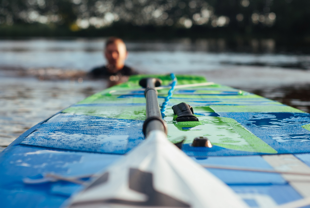 64-летний сёрфер из России чуть не погиб на Бали после 20 часов дрейфа в океане