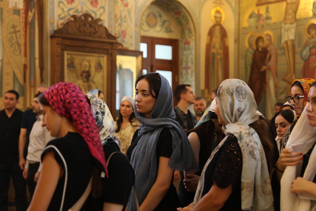 В РПЦ рассказали, можно ли поздравлять женщин с 8 Марта и ходить в театр в Великий пост