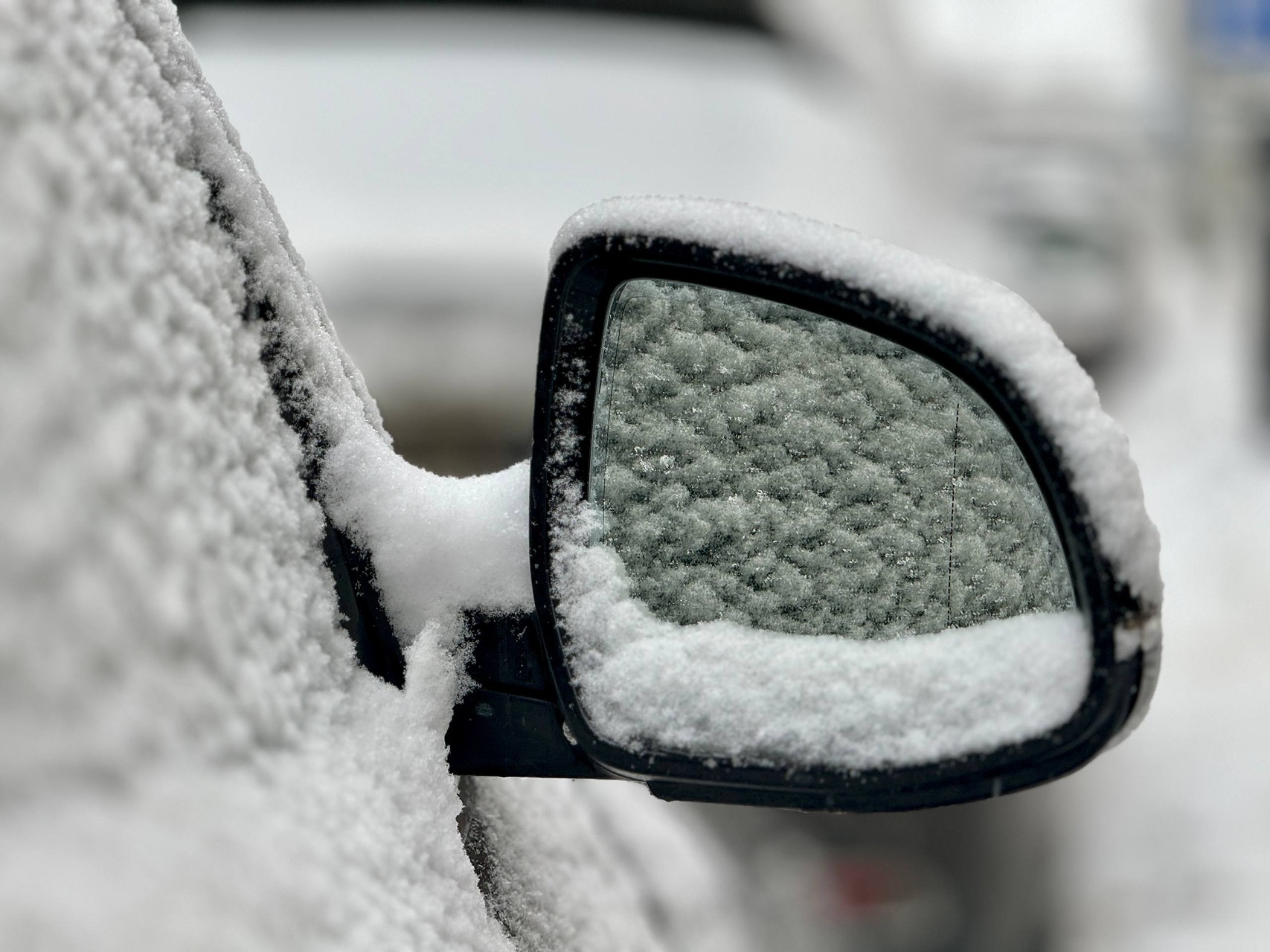 Мощный циклон парализовал движение на Сахалине, автобусы отменили