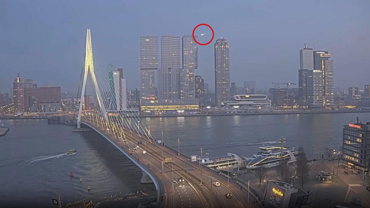 &laquo;Метеоритный дождь&raquo; проломил крышу жилого дома в Германии