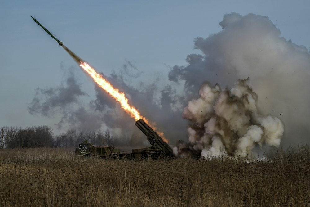 Новости СВО. ВС РФ освободили Голубовку, штурм Красного Лимана, Киев бросает зэков на Курск, Британия строит рембазы на Украине, 10 марта