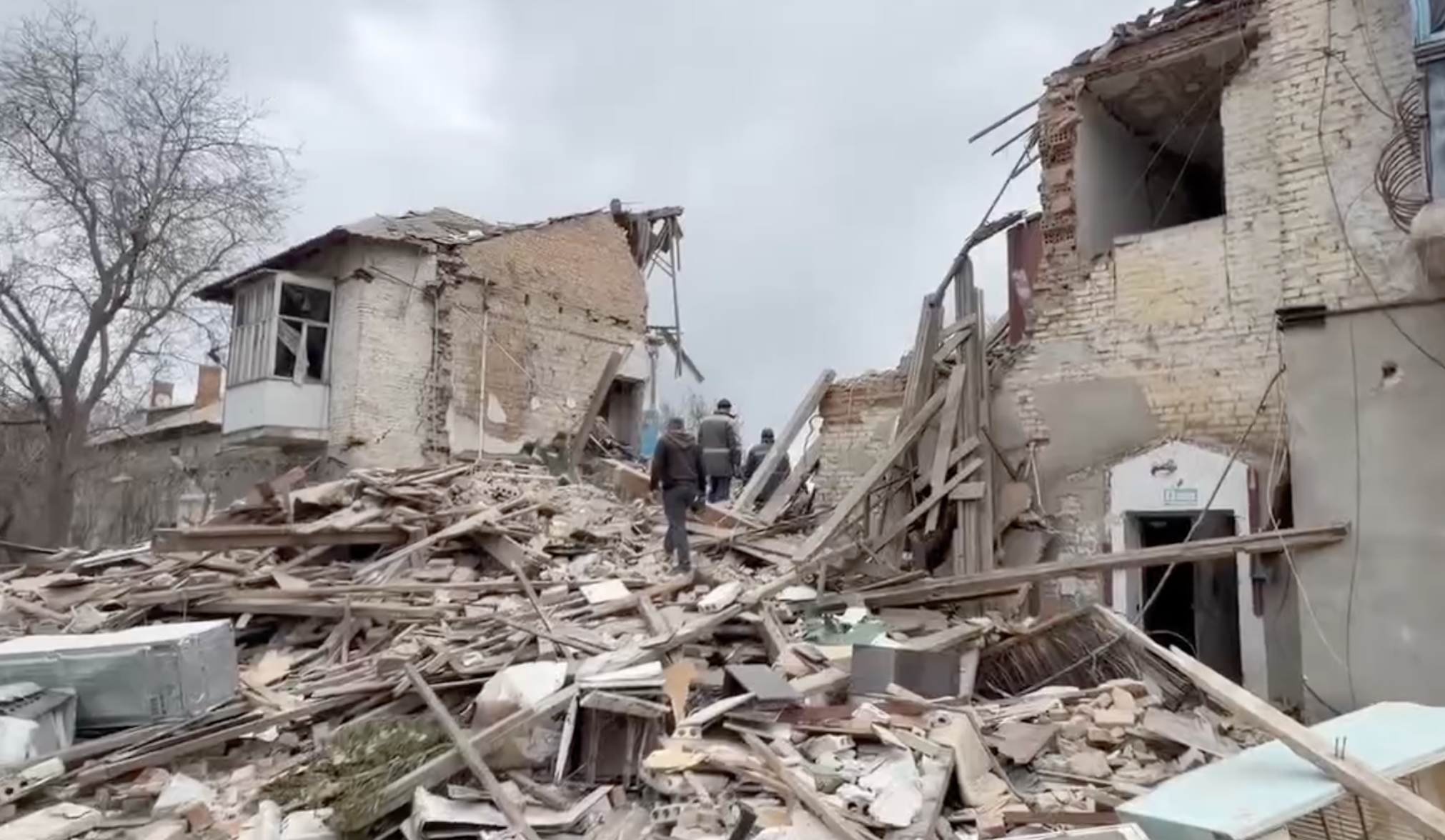 Из-под завалов дома в Васильевке после удара ВСУ достали тело 12-летней девочки 