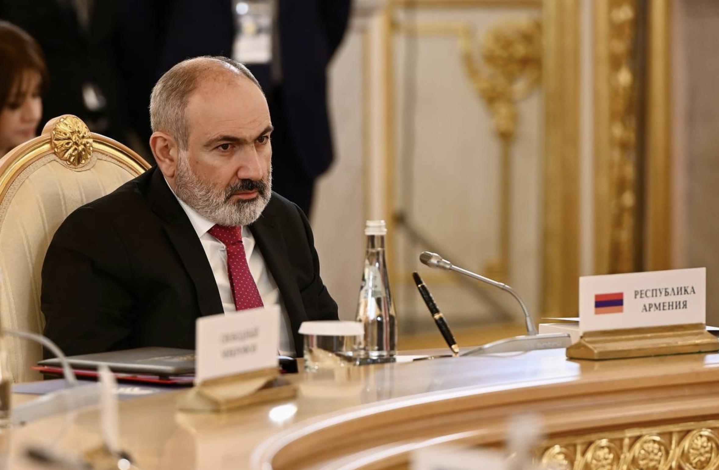 Пашинян снял странное видео с &laquo;цифровыми кодами&raquo; перед визитом в Москву