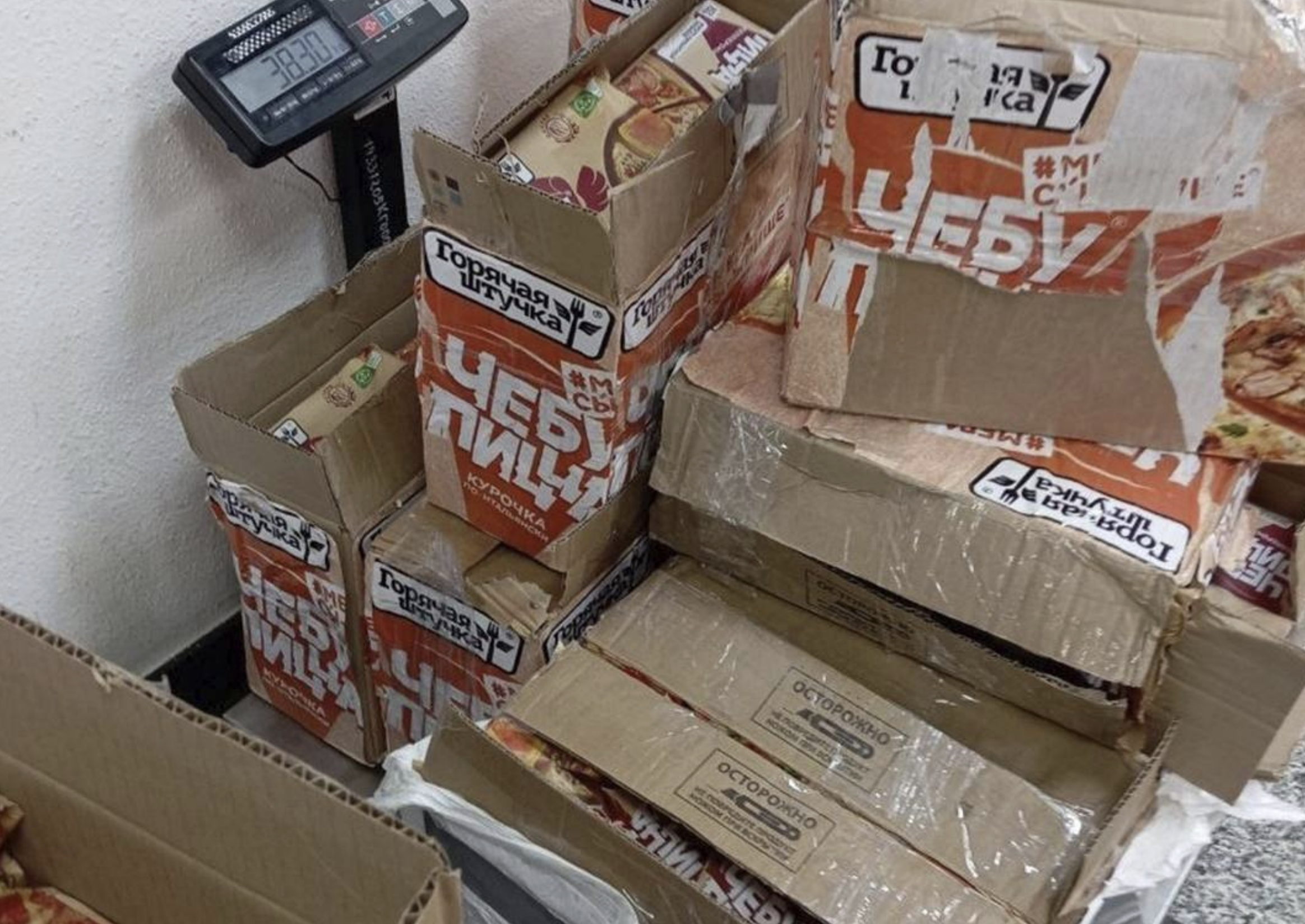 Россиянка пыталась вывезти в Италию 40 кг &laquo;Чебупиццы&raquo;, но её поймали на таможне