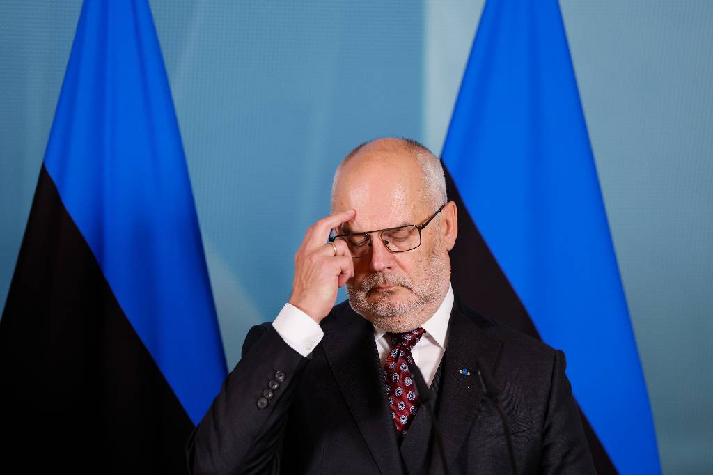 &laquo;Мне стыдно&raquo;: Глава МИД Эстонии принёс извинения дипломатам за поведение президента