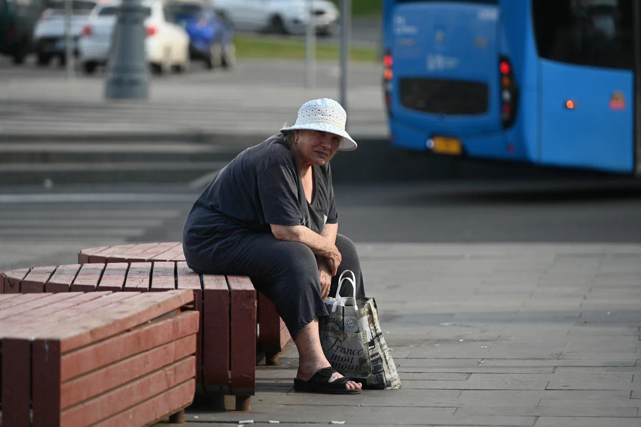 &laquo;Какая я вам бабушка?&raquo;: Этикетолог рассказала, как уступить место в транспорте и не нарваться на скандал