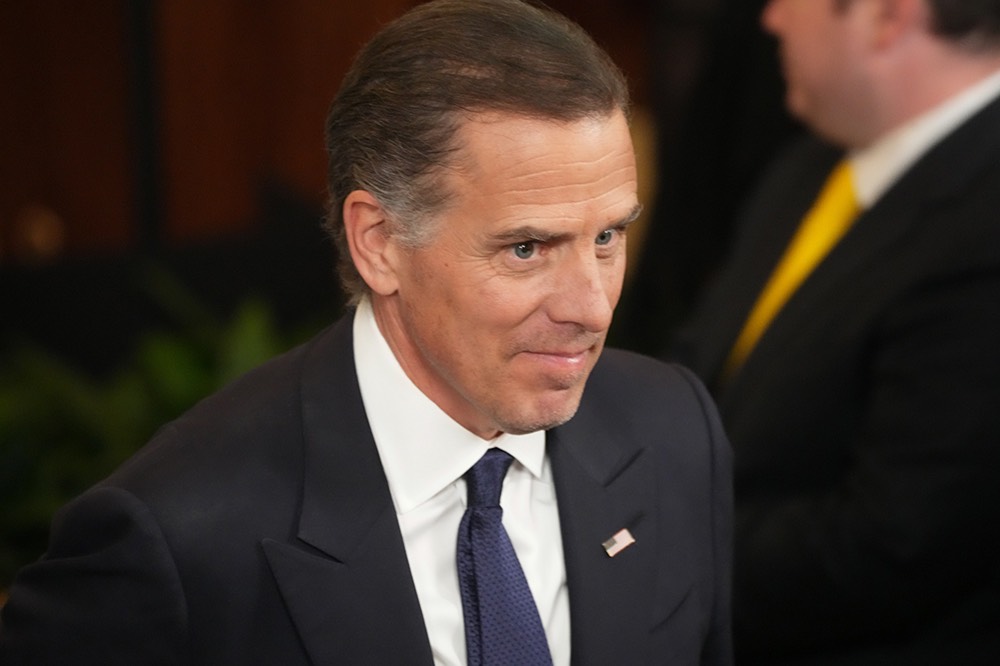 Сын Байдена экстренно сбежал из Америки из-за долга почти в $20 миллионов