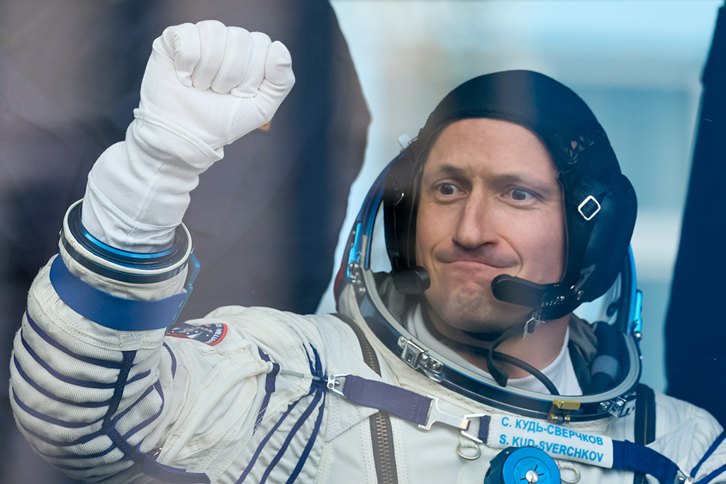 Космонавт Кудь-Сверчков передаёт уникальные снимки с МКС через мессенджер МАХ