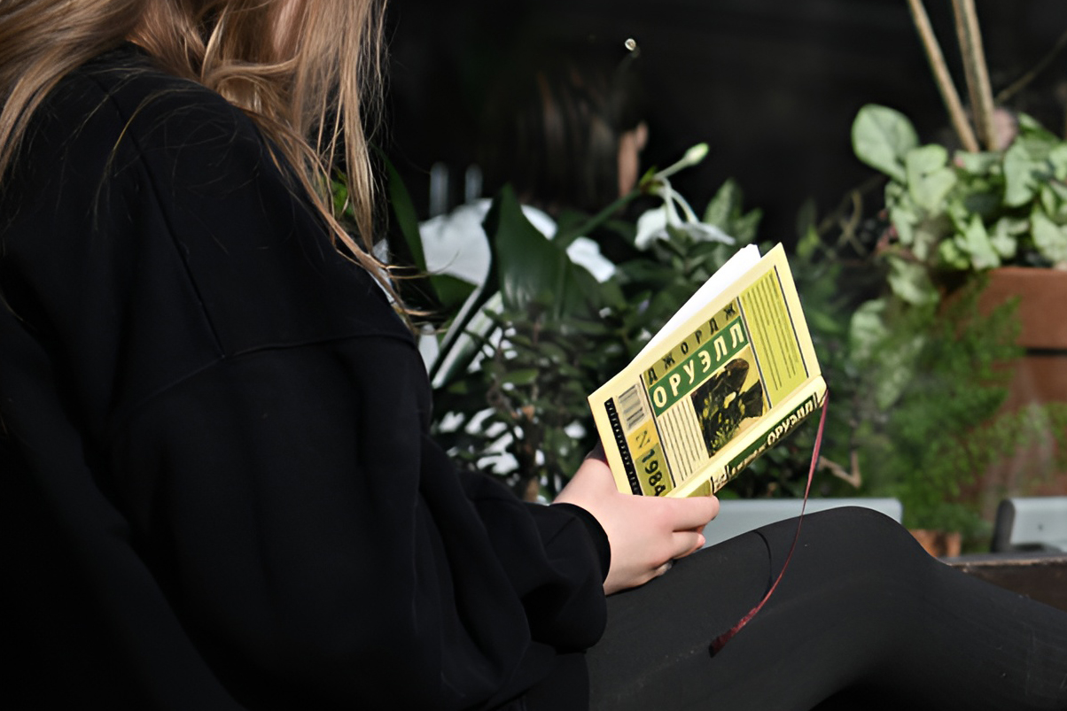 Роман-антиутопия Оруэлла &laquo;1984&raquo; резко подскочил в продажах в России

