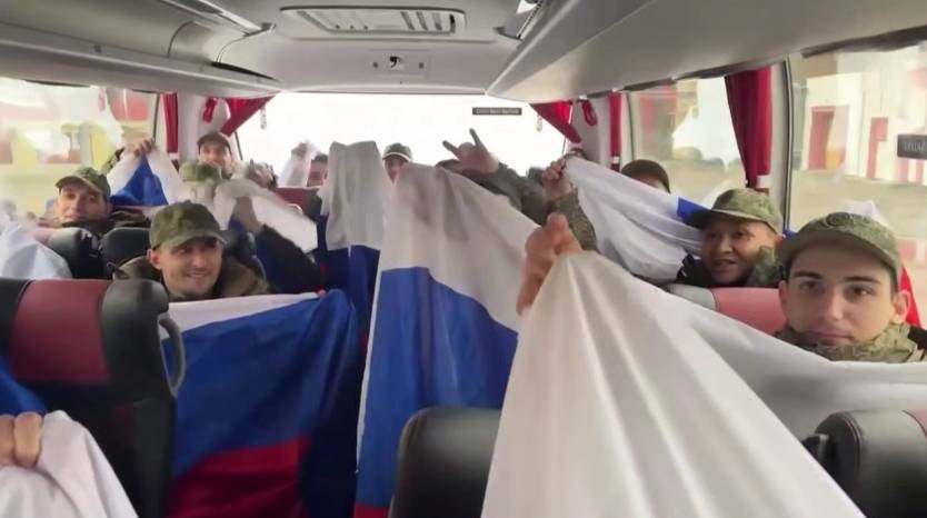 Самолёт с освобождёнными из плена ВСУ бойцами приземлился в Подмосковье