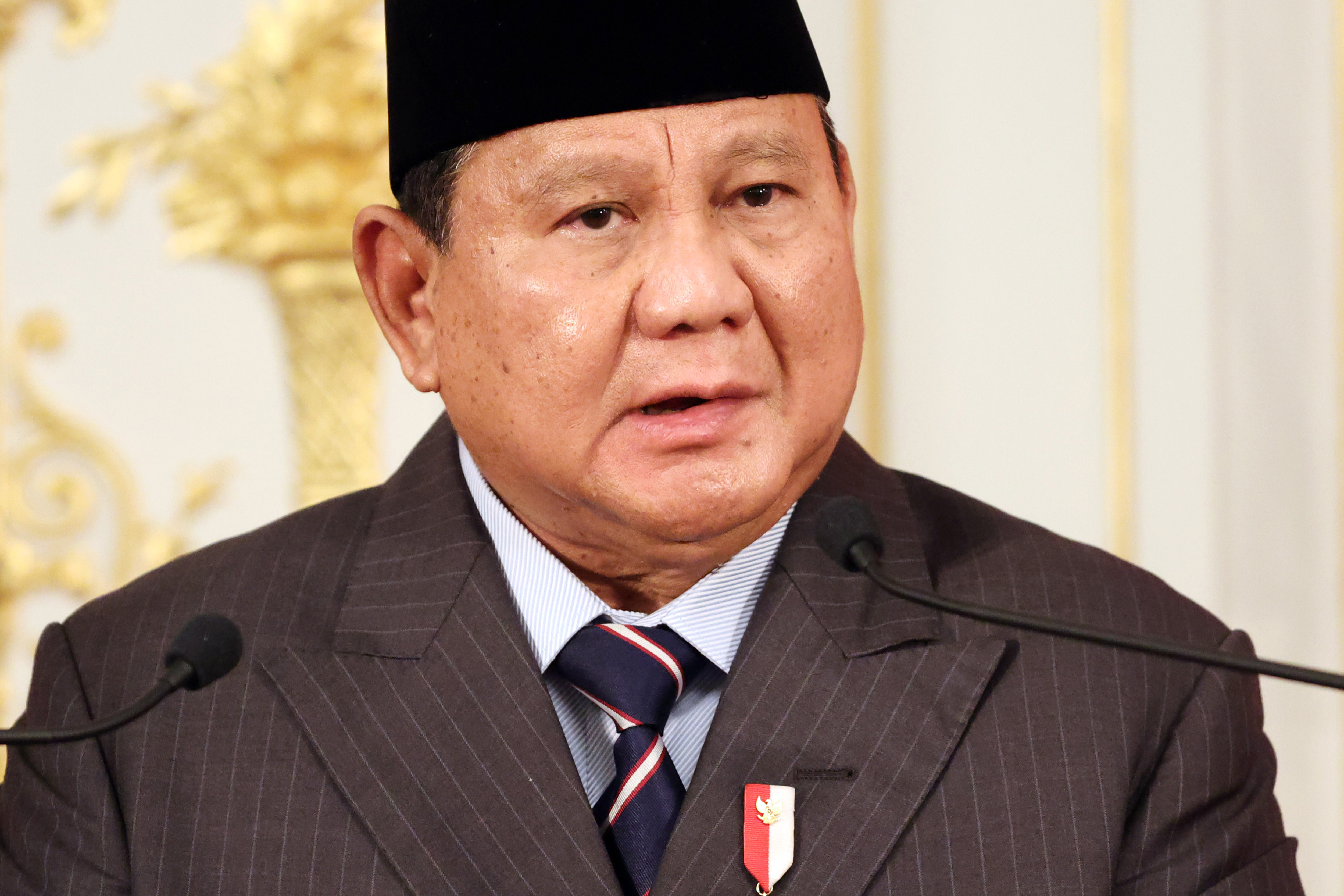 Президент Индонезии намерен обсудить с Путиным поставки российской нефти


