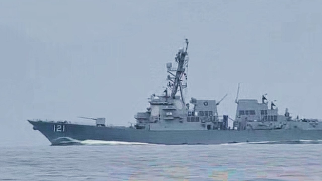 Два американских эсминца едва не были уничтожены при проходе через Ормуз
