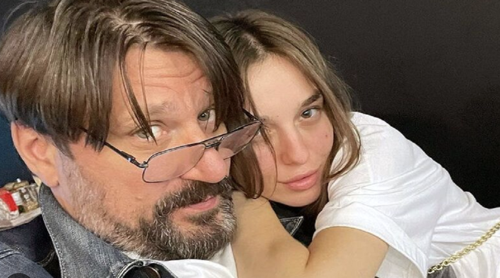 От &laquo;психически нездоровой&raquo; до любимой: &laquo;Гена Букин&raquo; вернулся к жене после громкого скандала