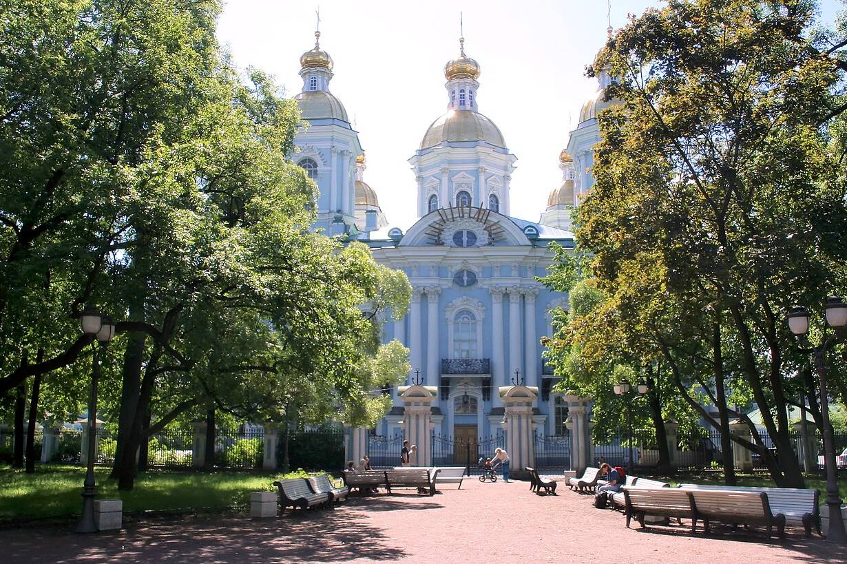 В Петербурге 40 посетителей Никольского сада заперли внутри на полтора часа