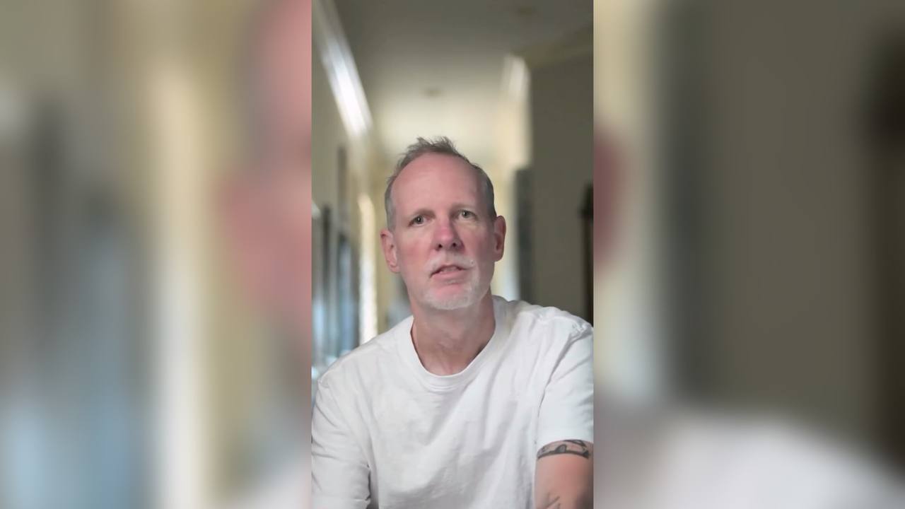 Гитарист No Doubt сообщил о болезни Паркинсона за месяц до гастролей