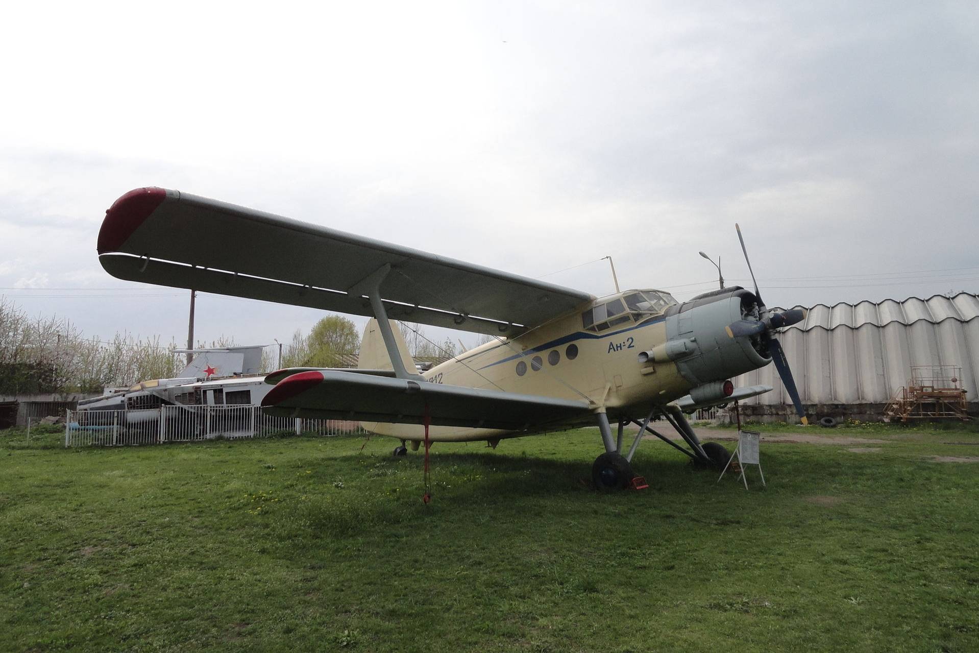 В России предложили восстановить 700 простаивающих Ан-2 