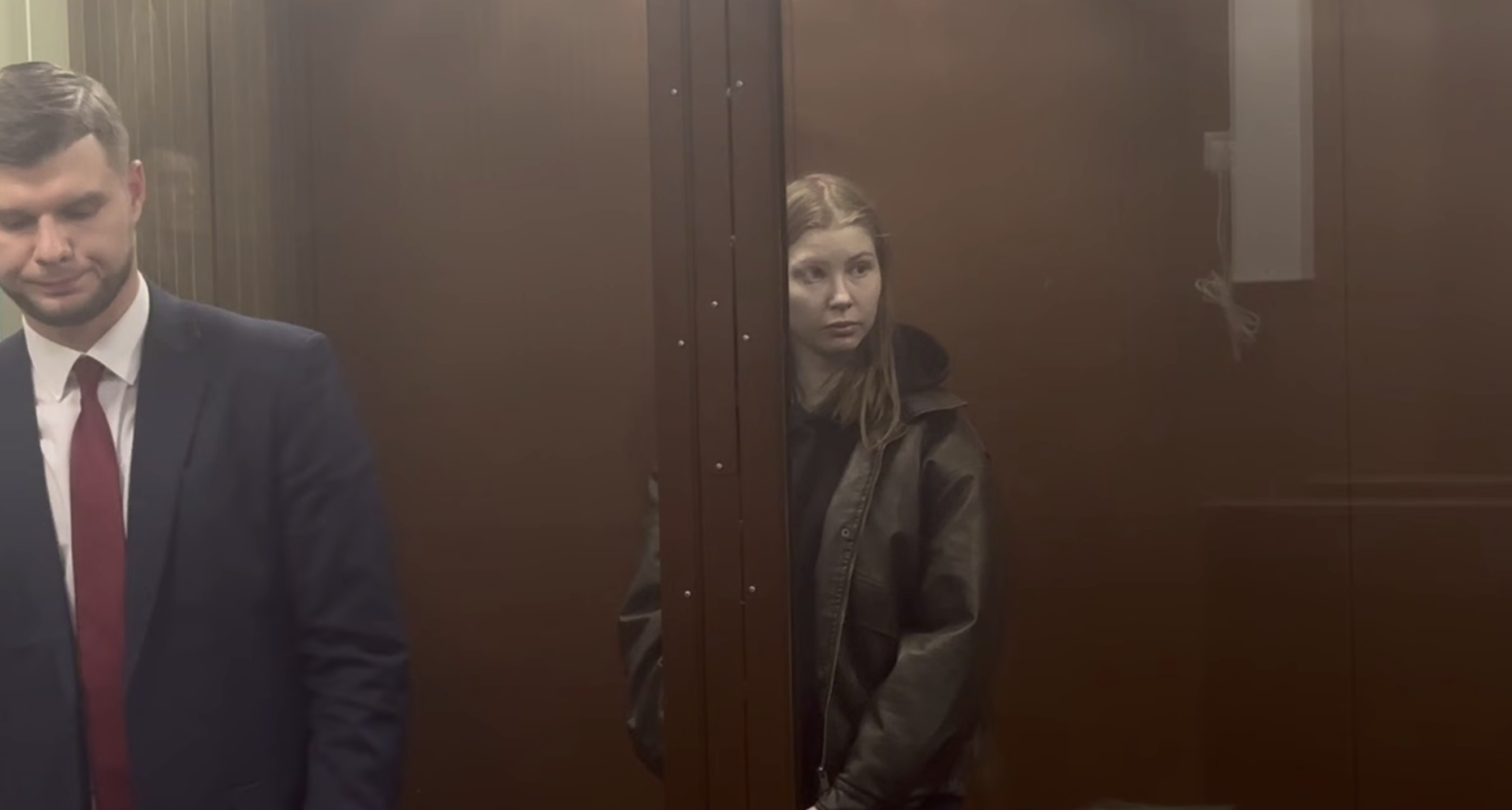 Суд избрал меру пресечения девушке за кальян на куличе