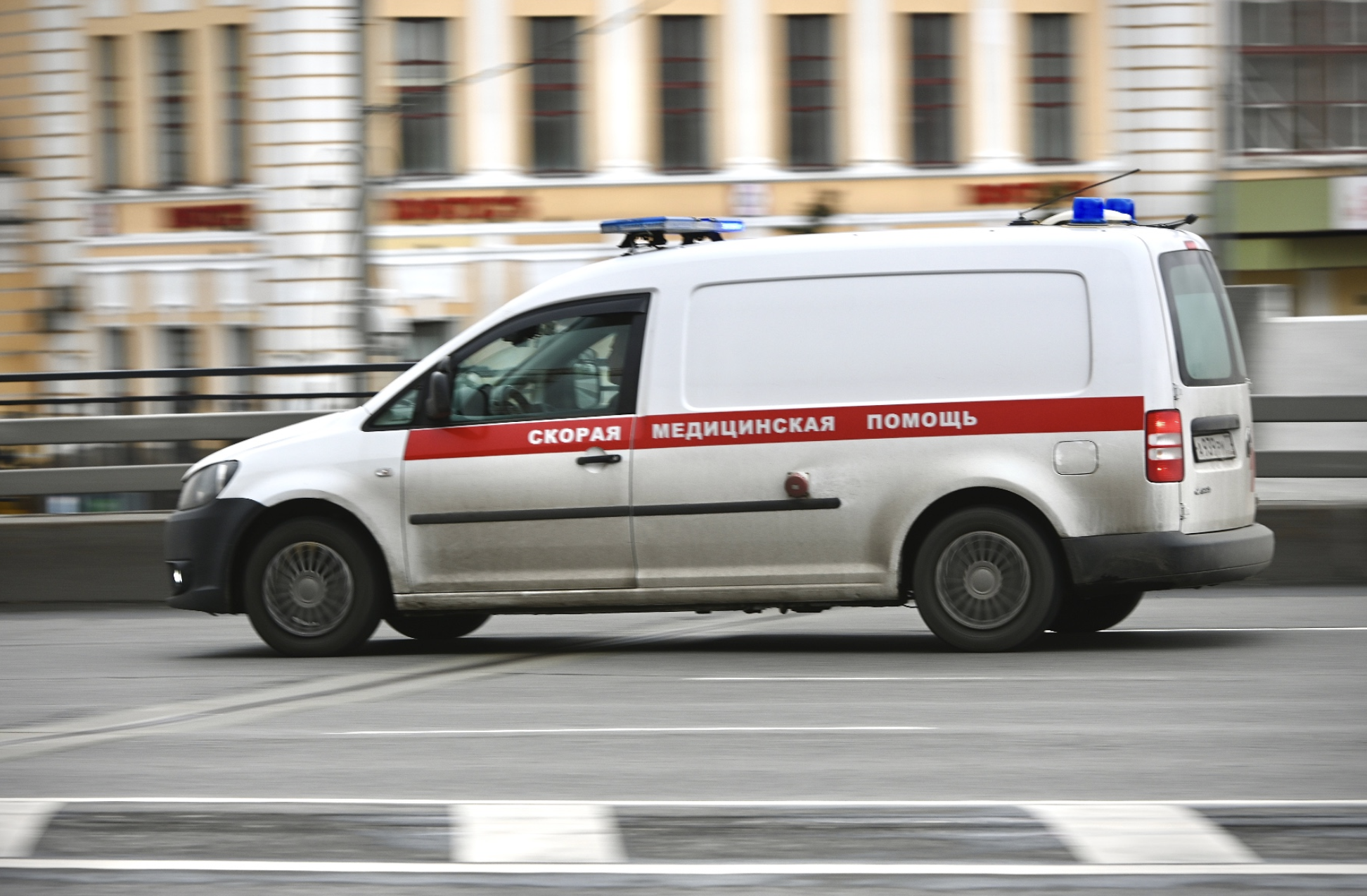 Четыре бригады скорой прибыли на место стрельбы по полицейским в Оренбуржье