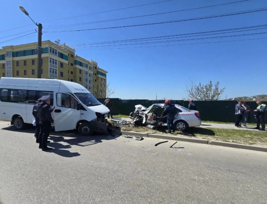 В Керчи семь человек пострадали при столкновении маршрутки и авто

