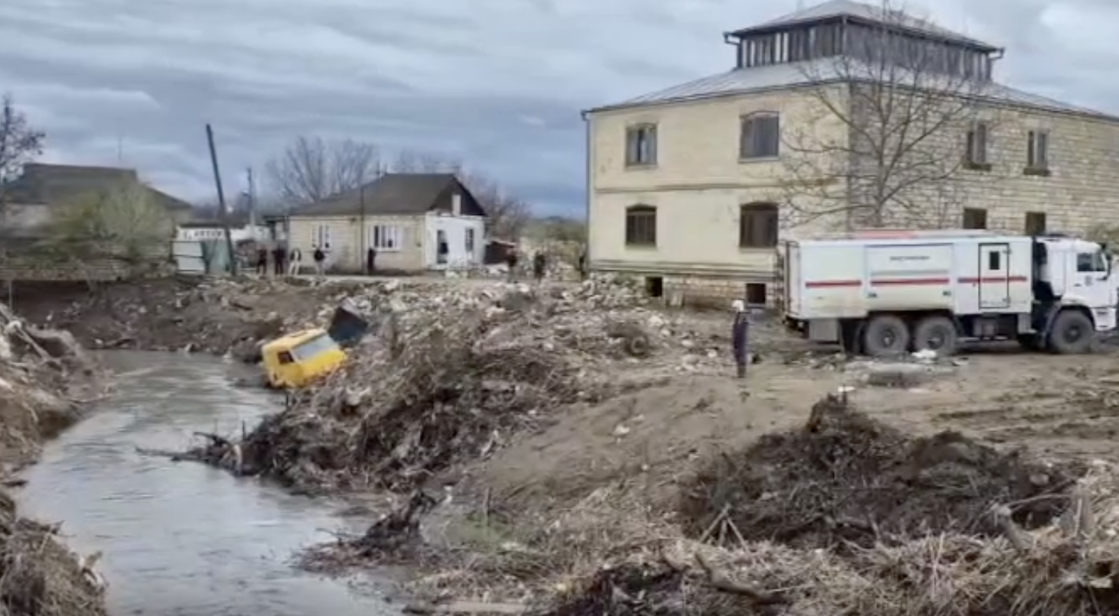 Угроза сменила профиль: паводки в Дагестане сменяются опасными оползнями