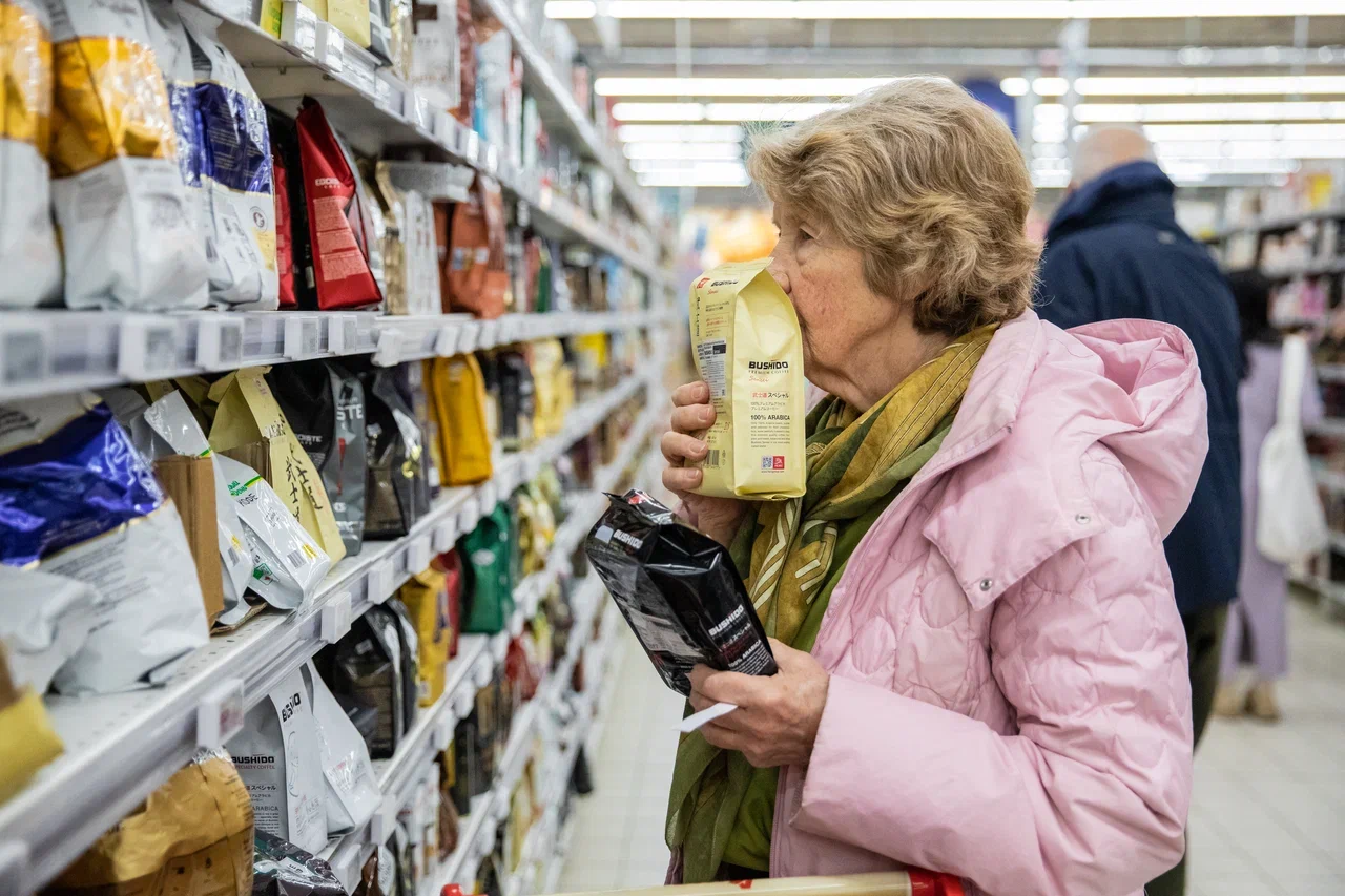 Осенило с пакетами в руках: Как часто россияне забывают что-то купить в магазине