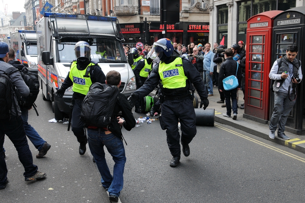 Тысячи жителей Лондона вышли на акцию протеста из-за цен на жильё
