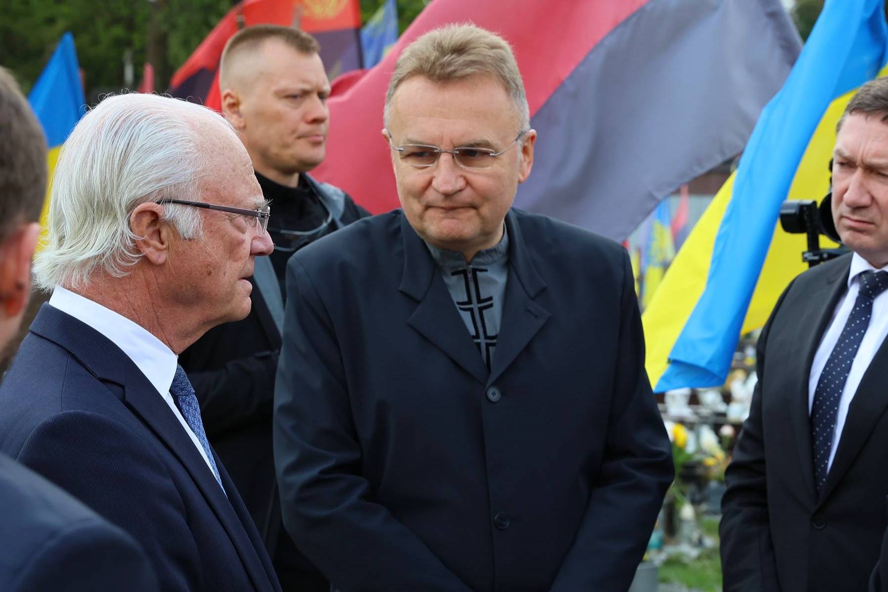 &laquo;Можете делать мемы&raquo;: Мэр Львова оскорбил короля Швеции на встрече с ним