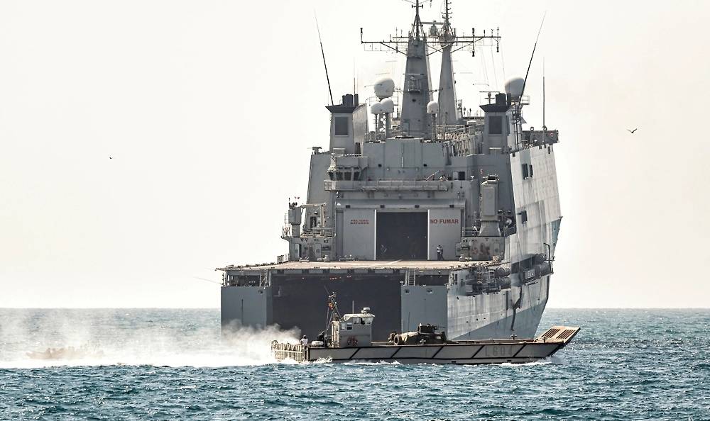 Иран заявил об ударах беспилотниками по кораблям США в ответ на захват судна