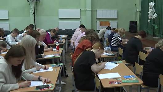 Более 10 тысяч жителей Петербурга написали «Тотальный диктант»