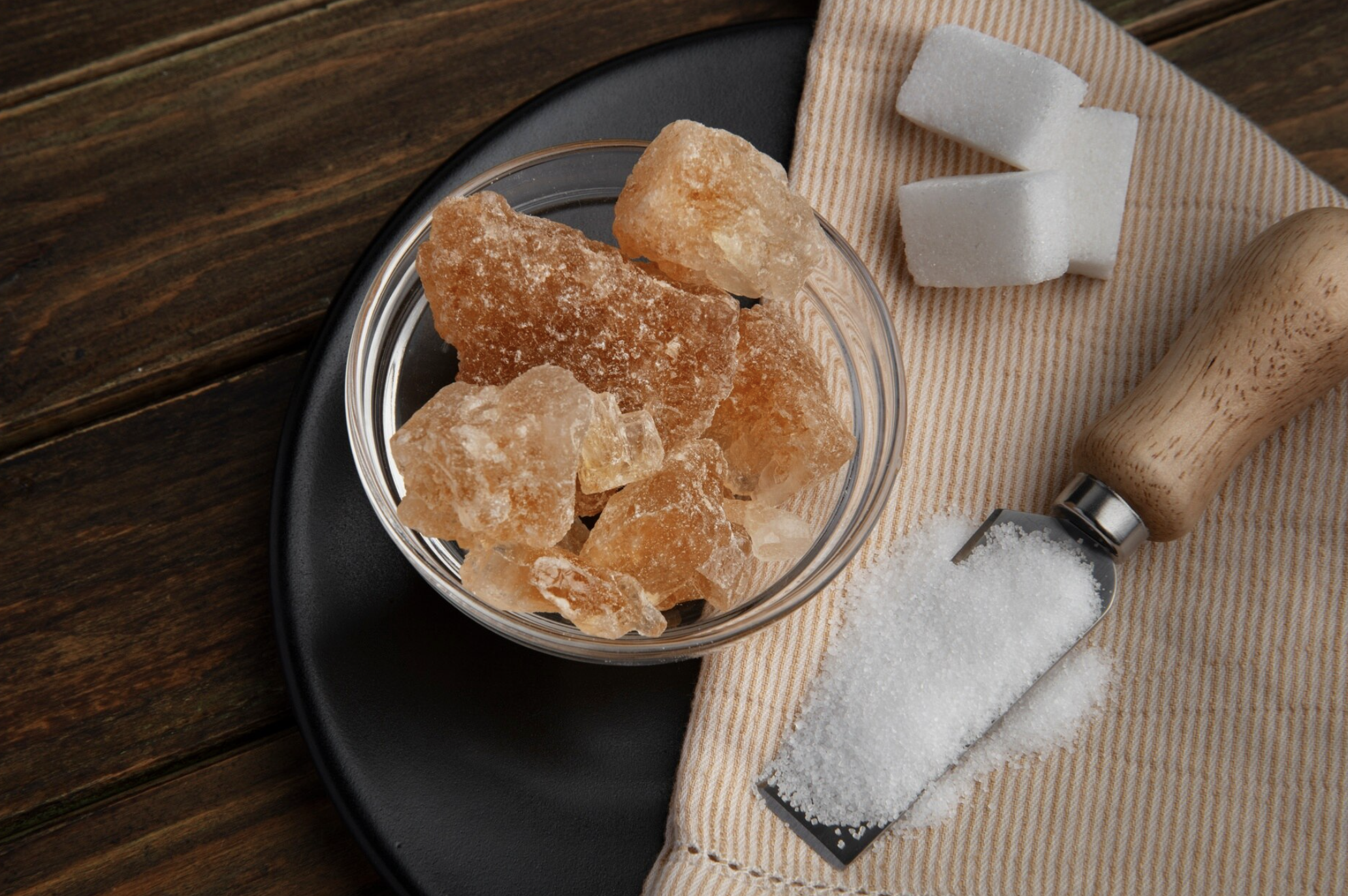 Фруктозу сравнили с обычным сахаром. Что опаснее?