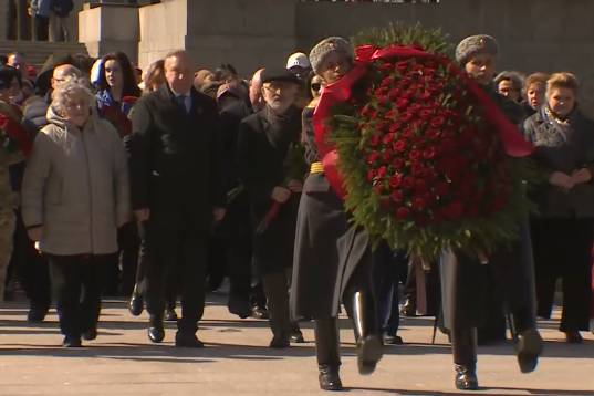 На Пискарёвском кладбище почтили память жертв геноцида советского народа