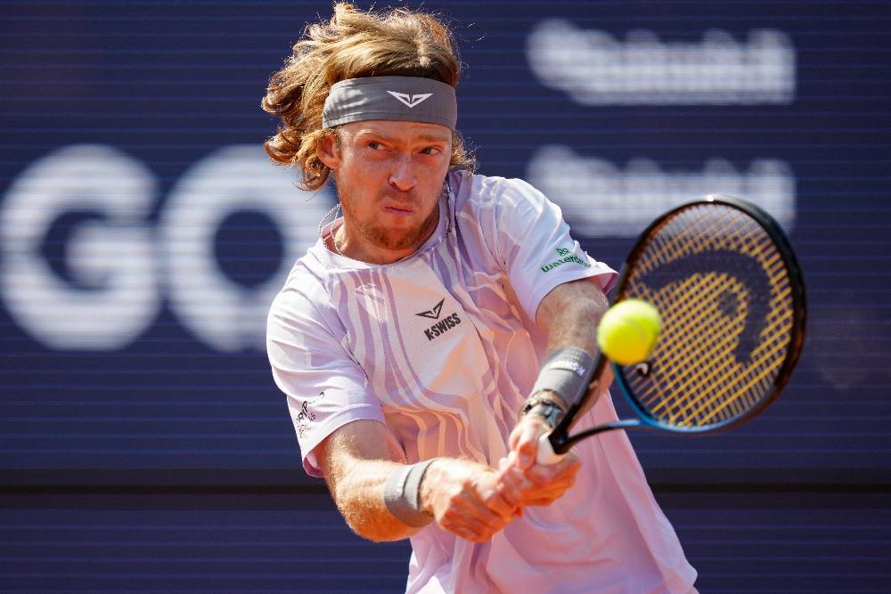 Теннисист Рублёв уступил в финале турнира ATP в Барселоне