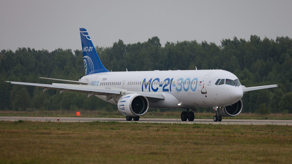 Глава Минпромторга Алиханов допустил перенос сертификации SJ-100 и МС-21