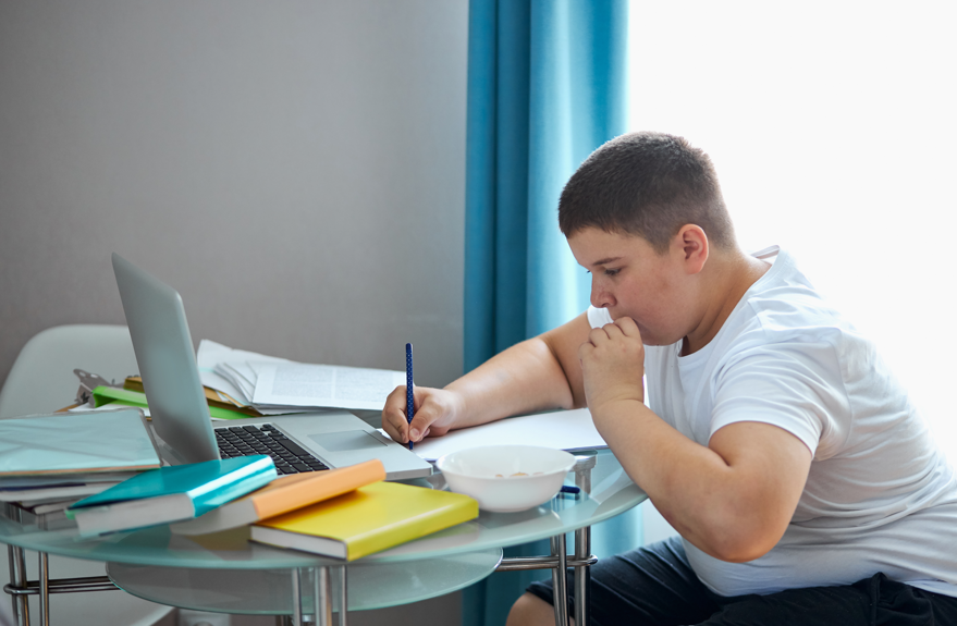 В Минздраве сообщил о росте ожирения среди мальчиков в России