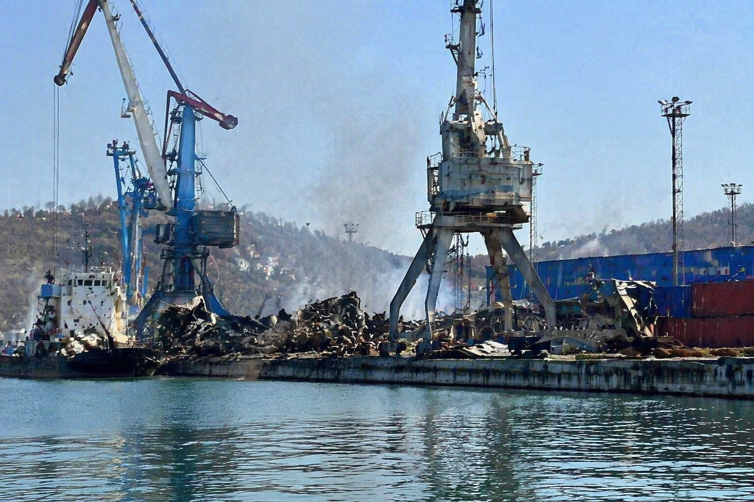 Атака БПЛА повредила инфраструктуру морского порта Туапсе: что известно