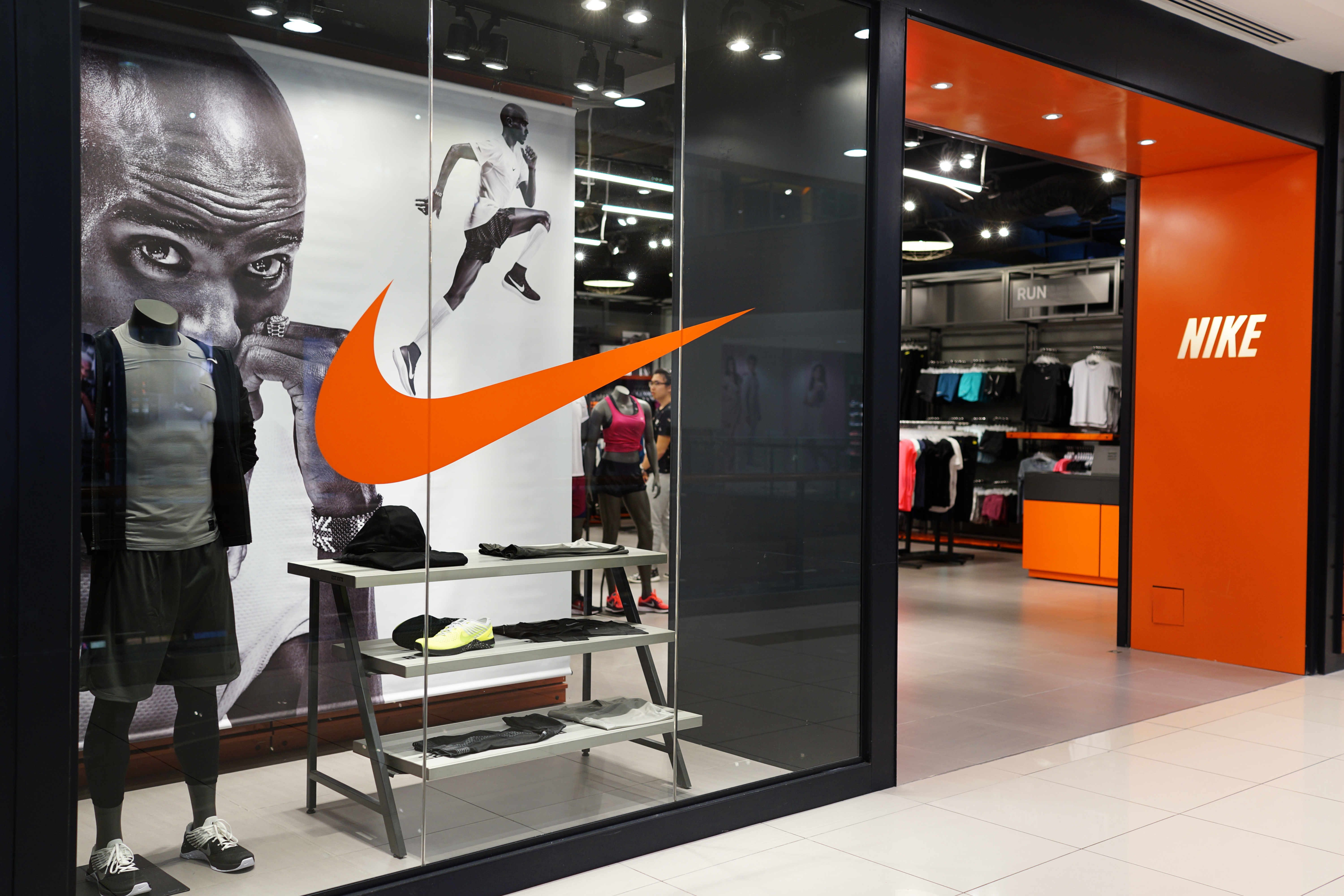 Nike обвинили в унижении пешеходов из-за рекламного слогана