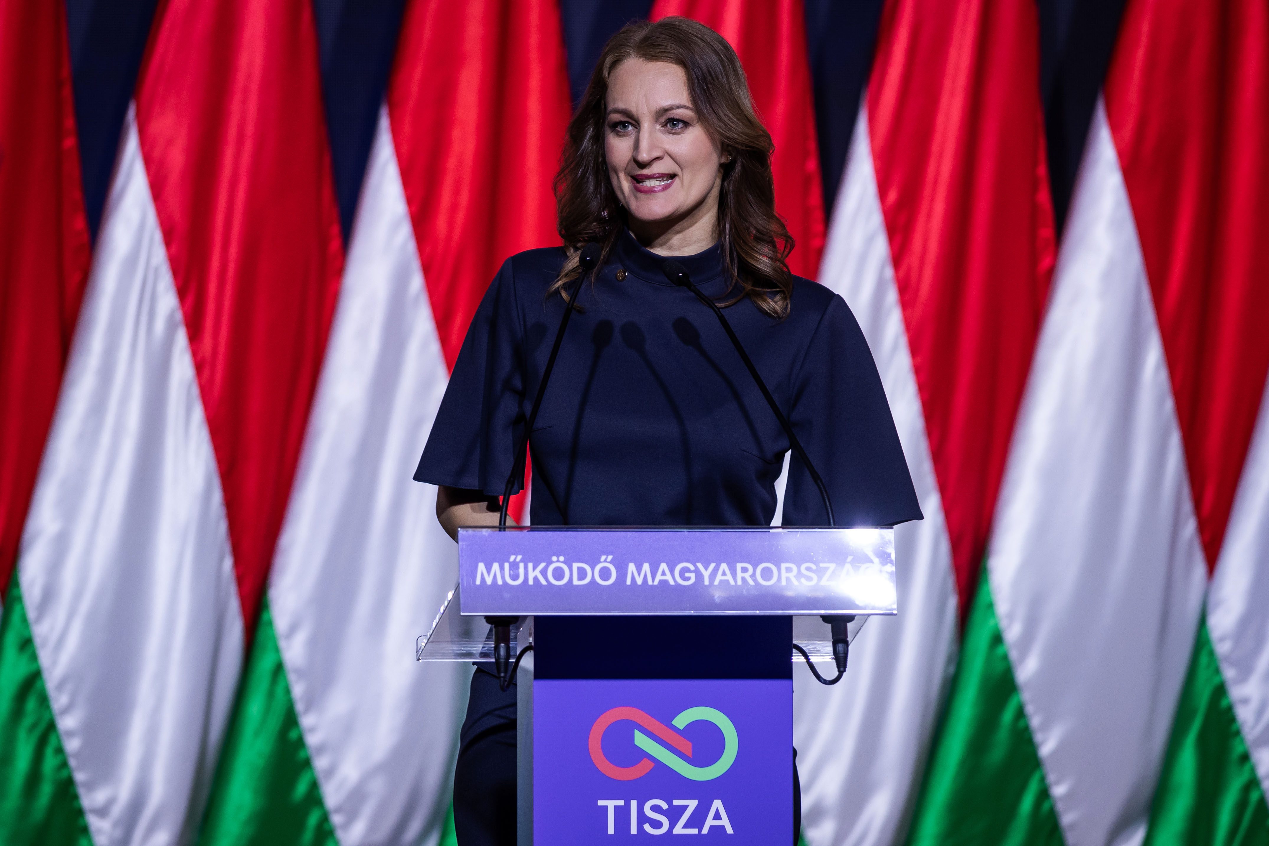 «Мисс бала Анны»: Спикером парламента Венгрии станет победительница конкурса красоты