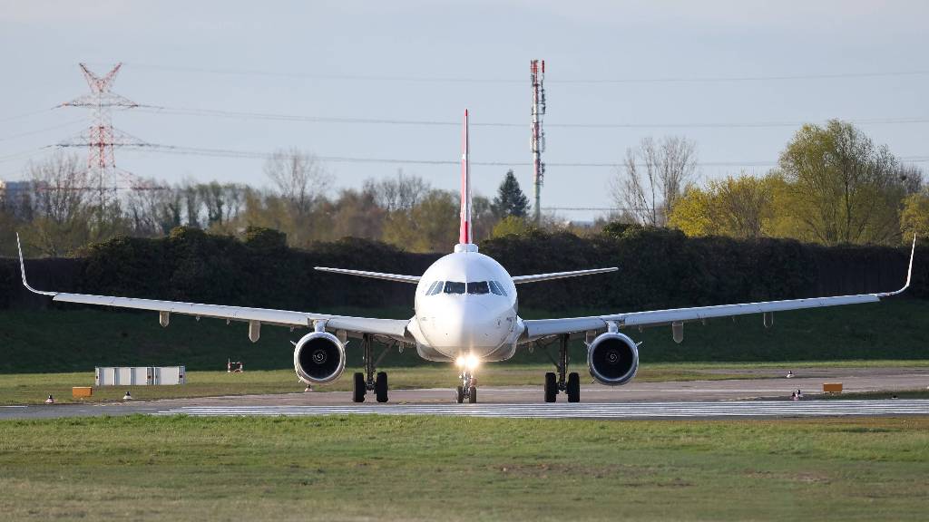 Севший в Румынии борт из Петербурга запросил посадку из-за умирающего пассажира