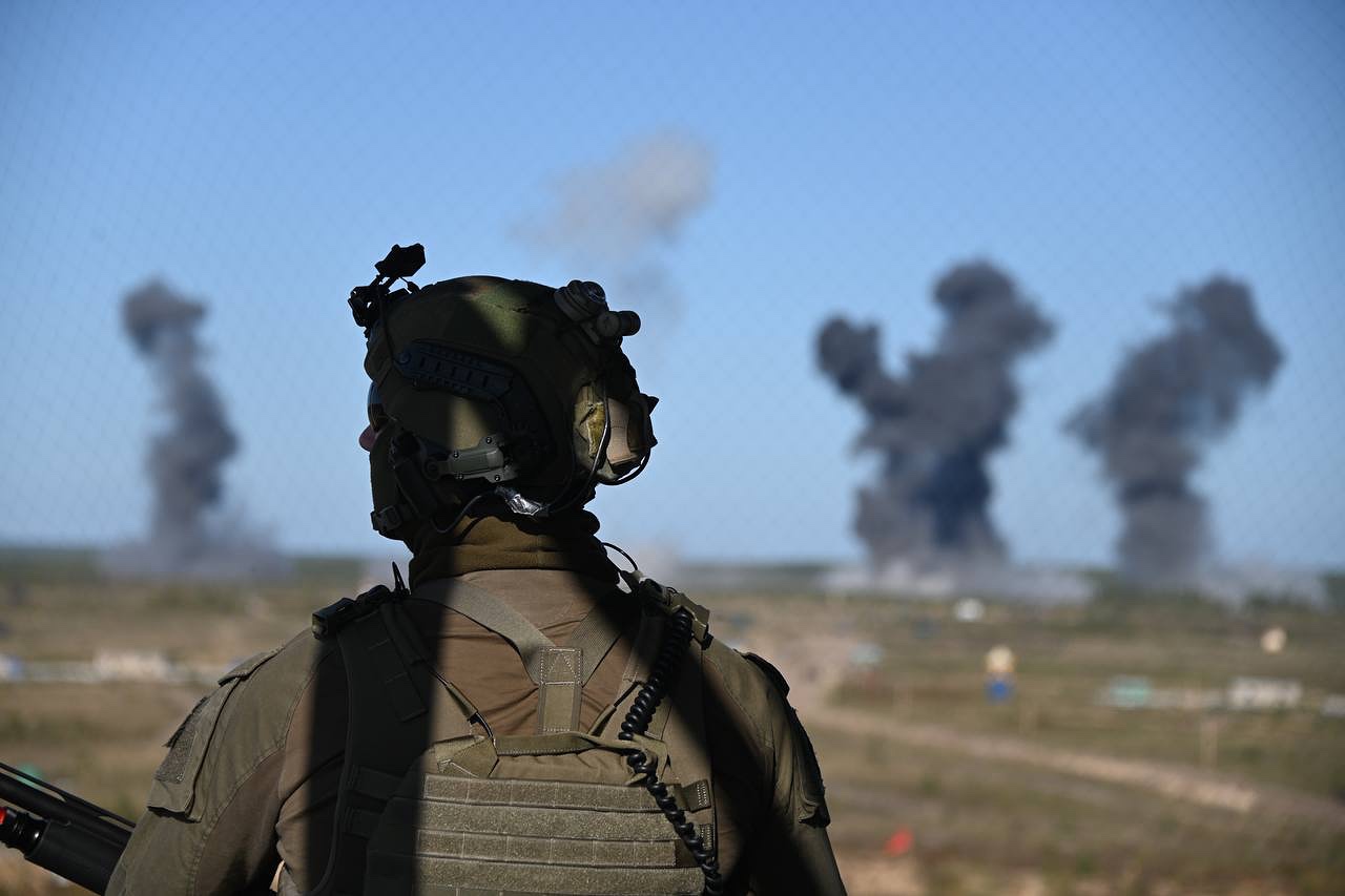 Герасимов: Российские войска наступают на всех направлениях СВО